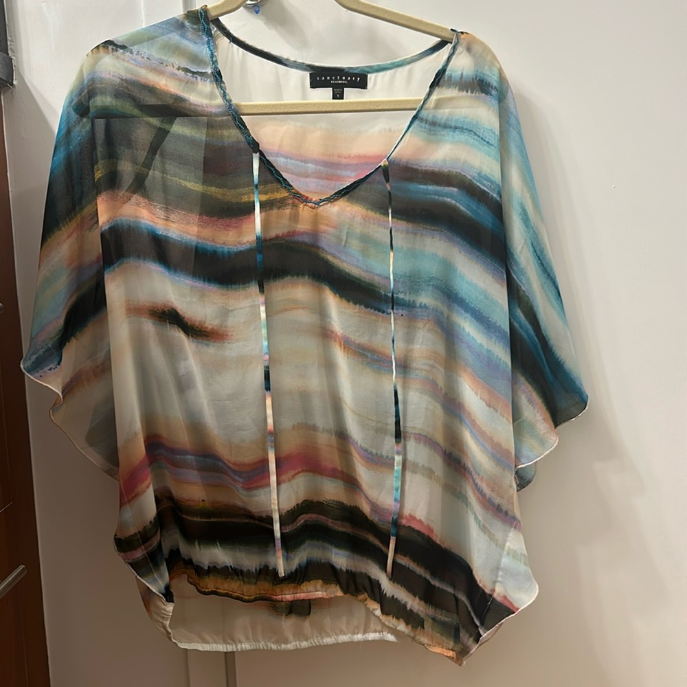 Short sleeve mesh flowy top